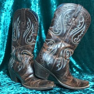 Brown Ariat cowgirl/boy boots with turquoise trim